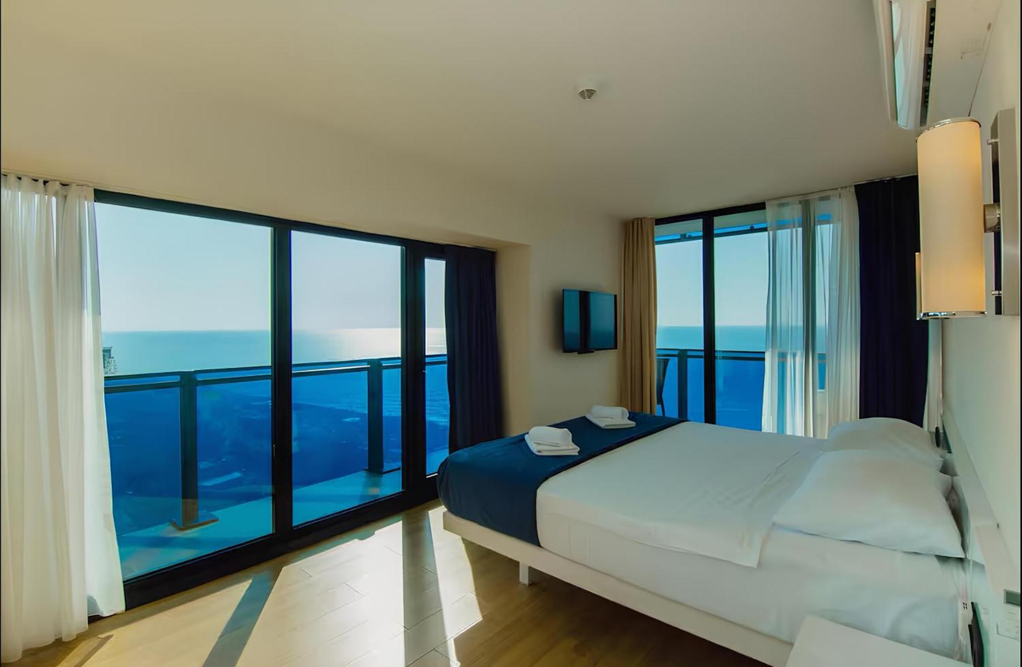 Panorama Orbi City Resort *